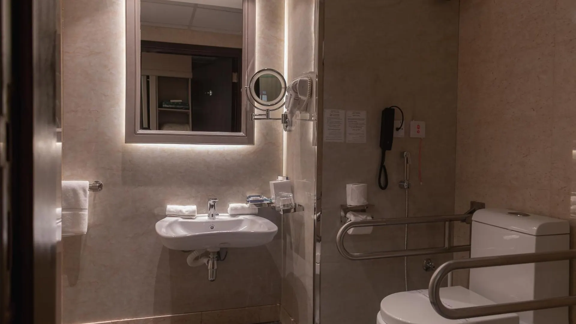 Best Western Plus Jeddah Hotel Madinah Road 4*,
