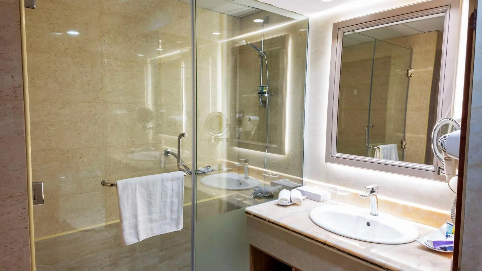 Best Western Plus Jeddah Hotel Madinah Road